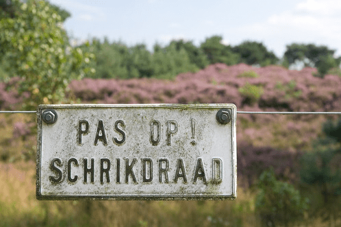 Schrikdraadinstallatie - vwo natuurkunde eindexamenopdracht - 2015 - tijdvak 1